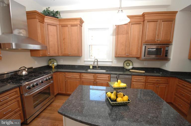 6930 Piney Branch Road Northwest Washington, DC 20012 - Photo 7 of 30 Kitchen