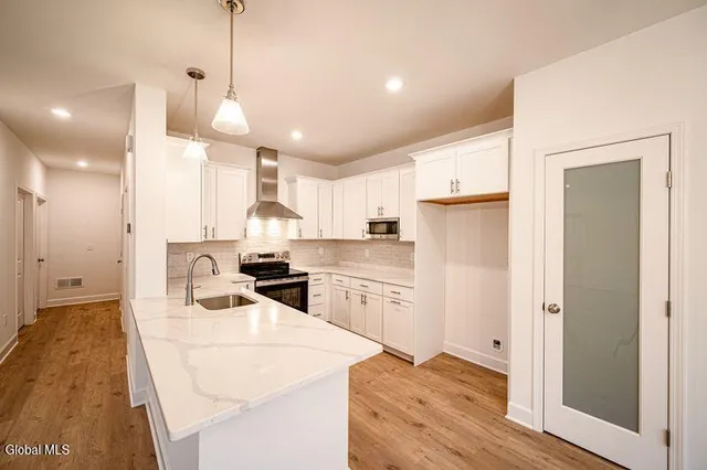 $526,625 | 8 Reed's Hollow, Saratoga Springs, NY 12866