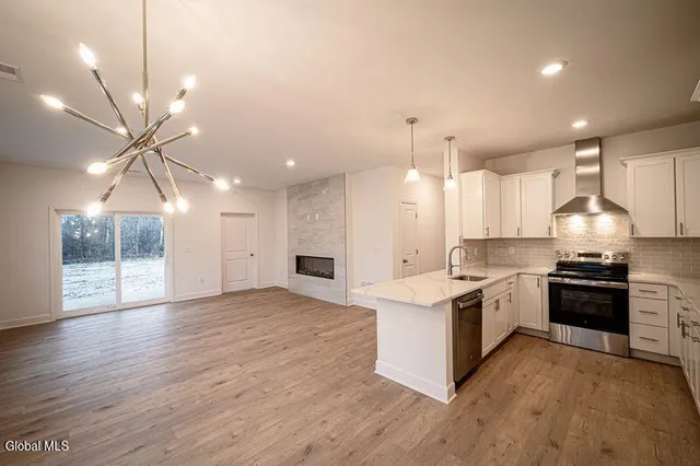 $526,625 | 8 Reed's Hollow, Saratoga Springs, NY 12866