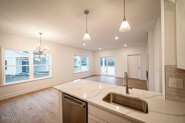 $526,625 | 8 Reed's Hollow, Saratoga Springs, NY 12866