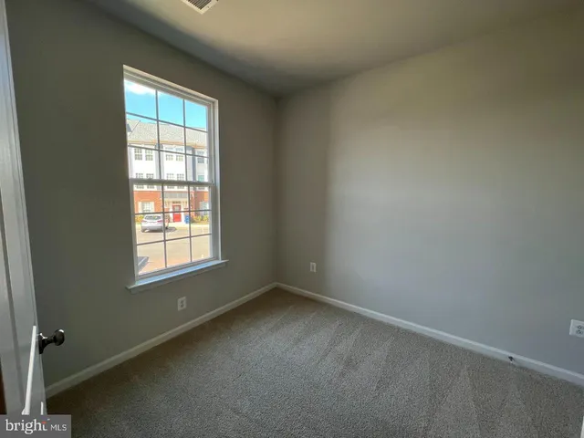 $3,000 | 8269 Knight Station Way, Manassas, VA 20111