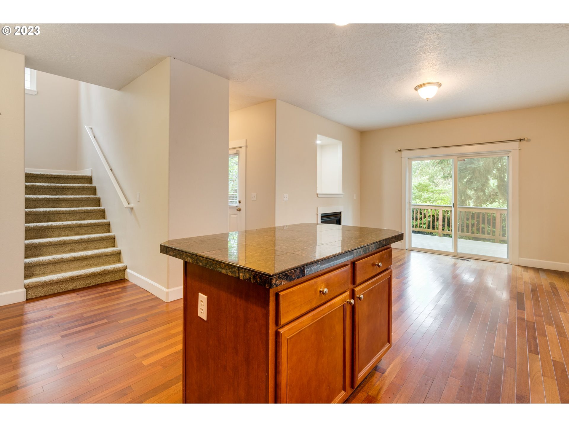 4138 Southwest Alice Street Portland, OR 97219 - Photo 12 of 40 Gallery Image 12