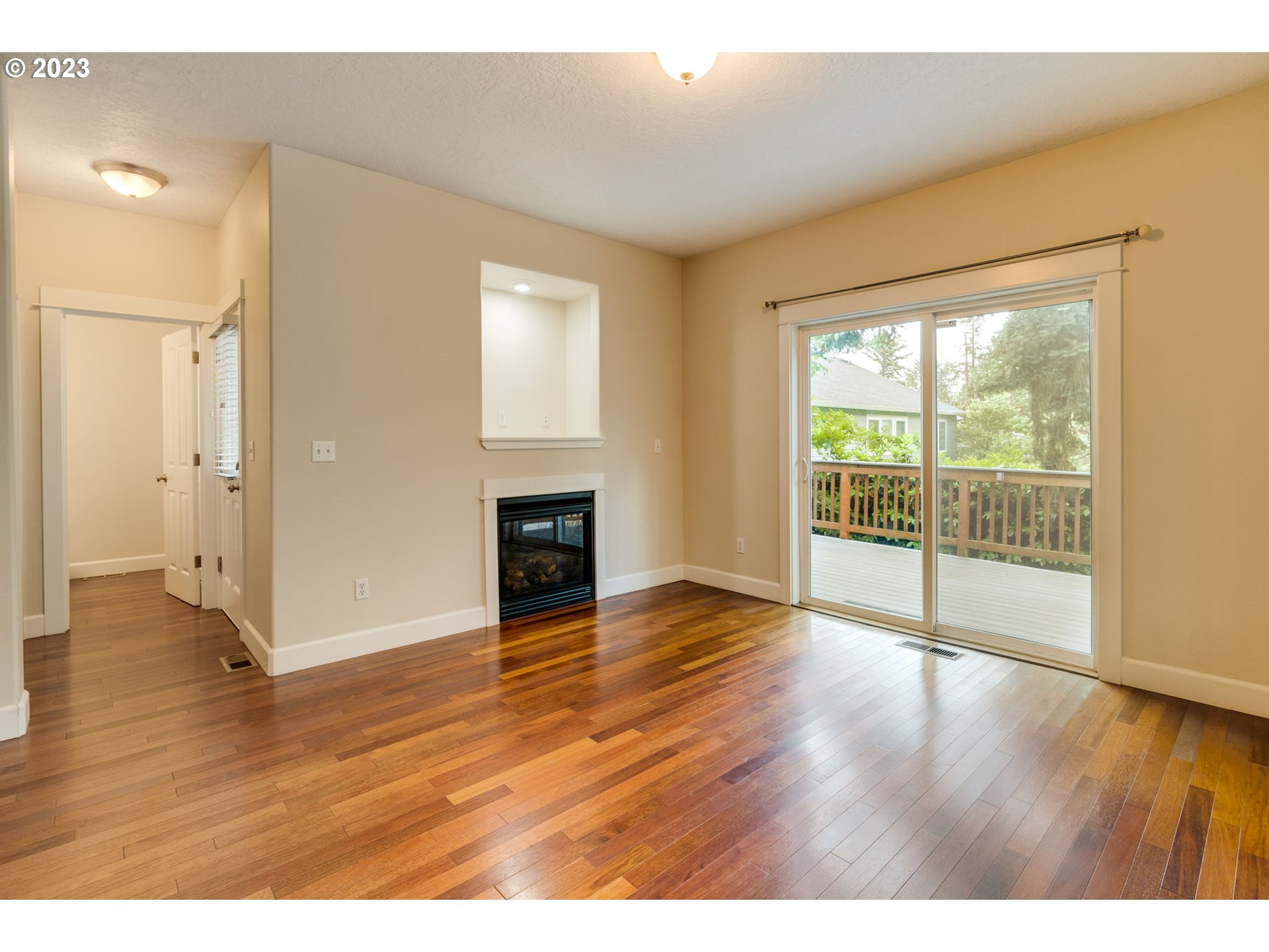 4138 Southwest Alice Street Portland, OR 97219 - Photo 13 of 40 Gallery Image 13