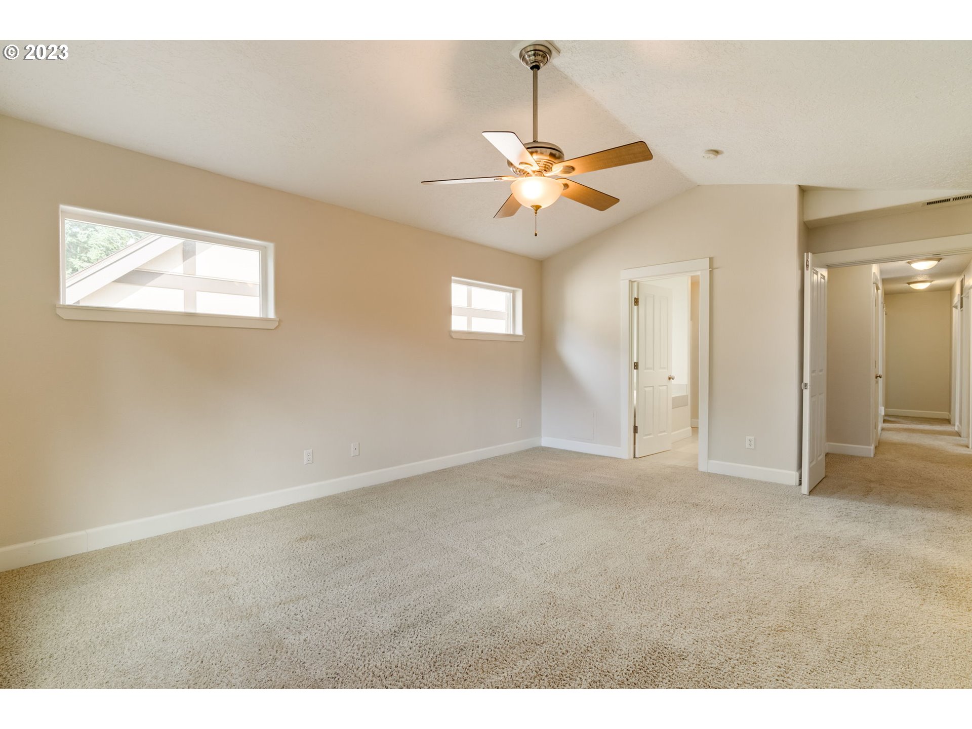 4138 Southwest Alice Street Portland, OR 97219 - Photo 19 of 40 Gallery Image 19