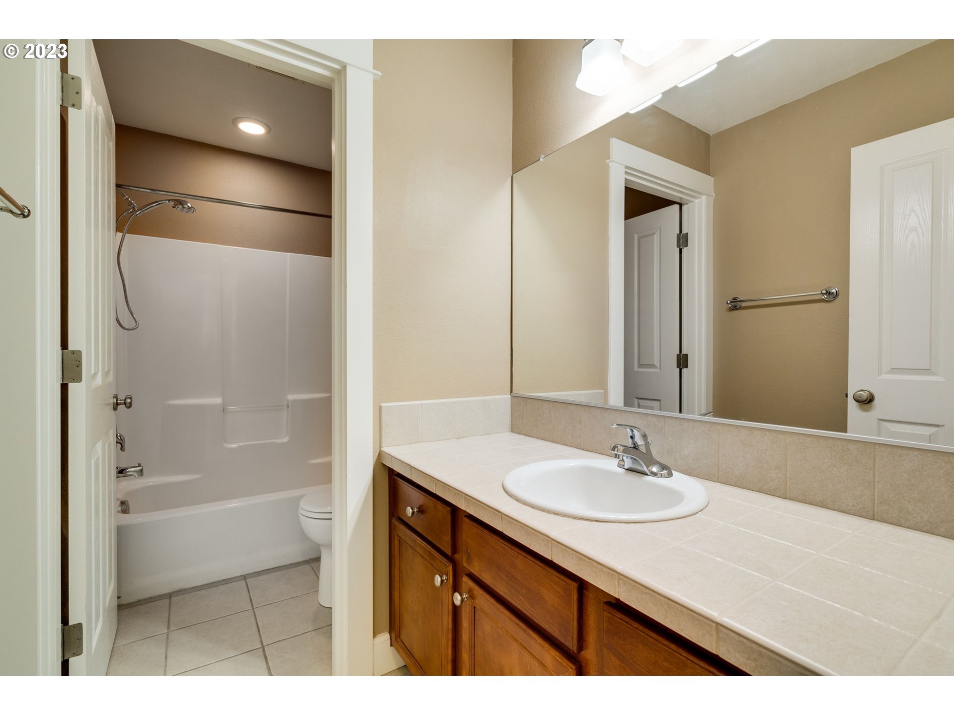 4138 Southwest Alice Street Portland, OR 97219 - Photo 28 of 40 Gallery Image 28