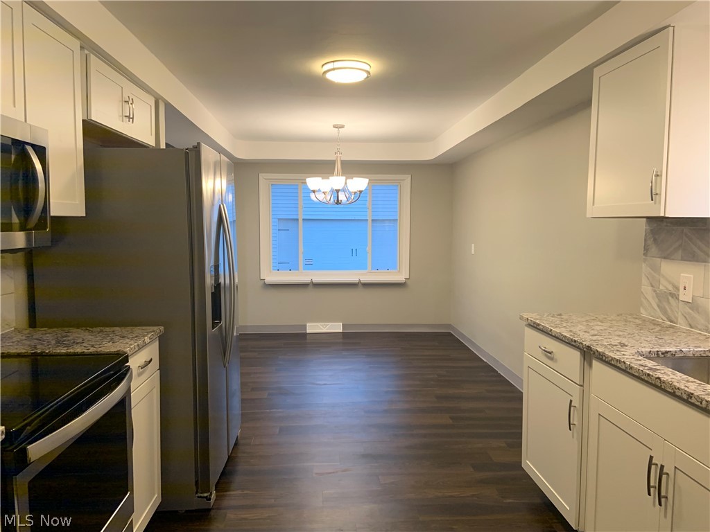 1927 Wrenford Road Cleveland, OH 44121 - Photo 6 of 32