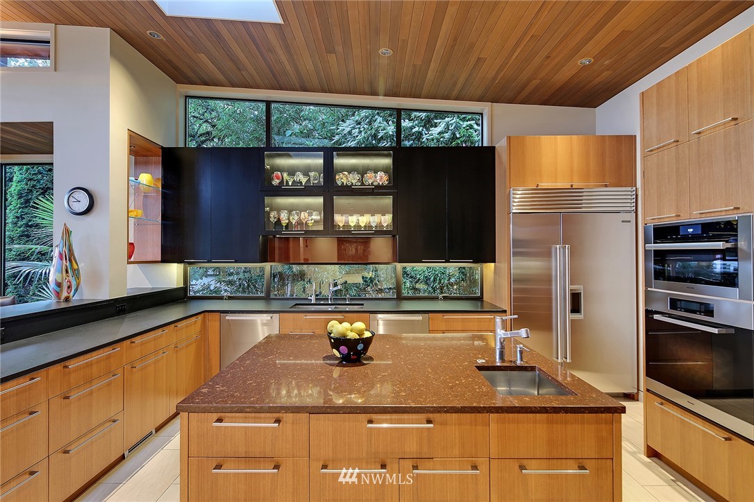 3661 Hunts Point Road Hunts Point, WA 98004 - Photo 5 of 25