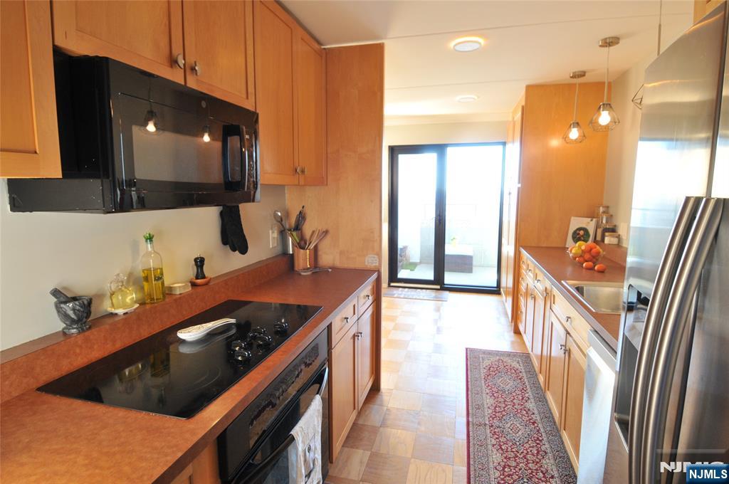 250 Gorge Road, Unit 28I Cliffside Park, NJ 07010 - Photo 8 of 25