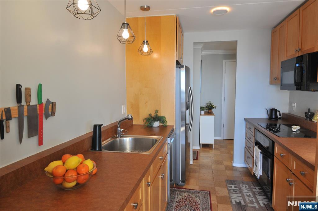 250 Gorge Road, Unit 28I Cliffside Park, NJ 07010 - Photo 9 of 25