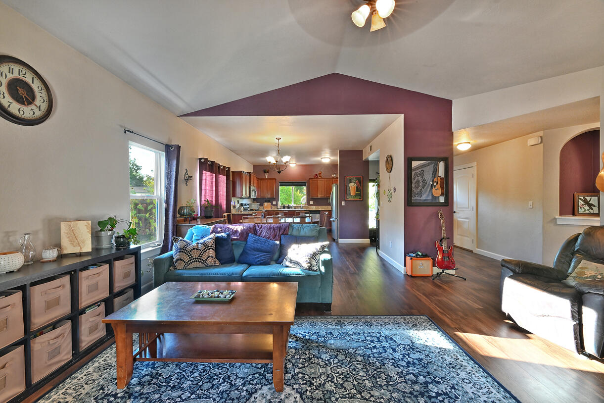 3625 Hilsinger Road Phoenix, OR 97535 - Photo 3 of 26 DSC_0537
