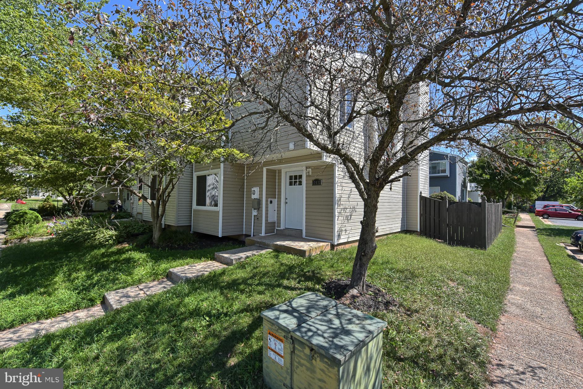 17472 Hoskinson Road Poolesville, MD 20837 - Photo 2 of 42 Yard on the front, side and back