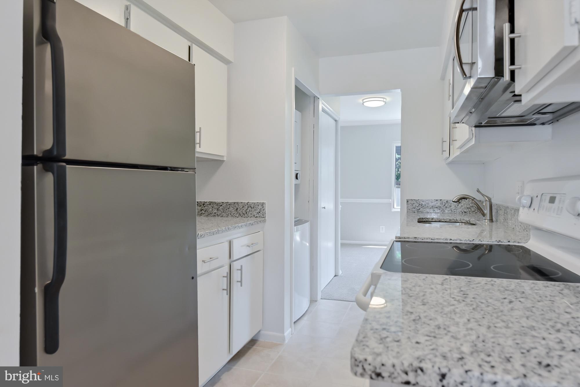 17472 Hoskinson Road Poolesville, MD 20837 - Photo 14 of 42 Real granite in the kitchen