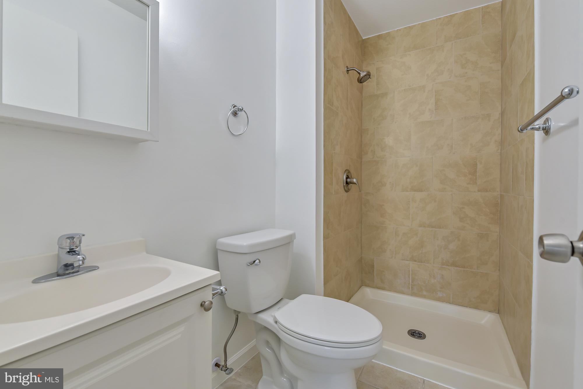 17472 Hoskinson Road Poolesville, MD 20837 - Photo 26 of 42 Very nice master bath!