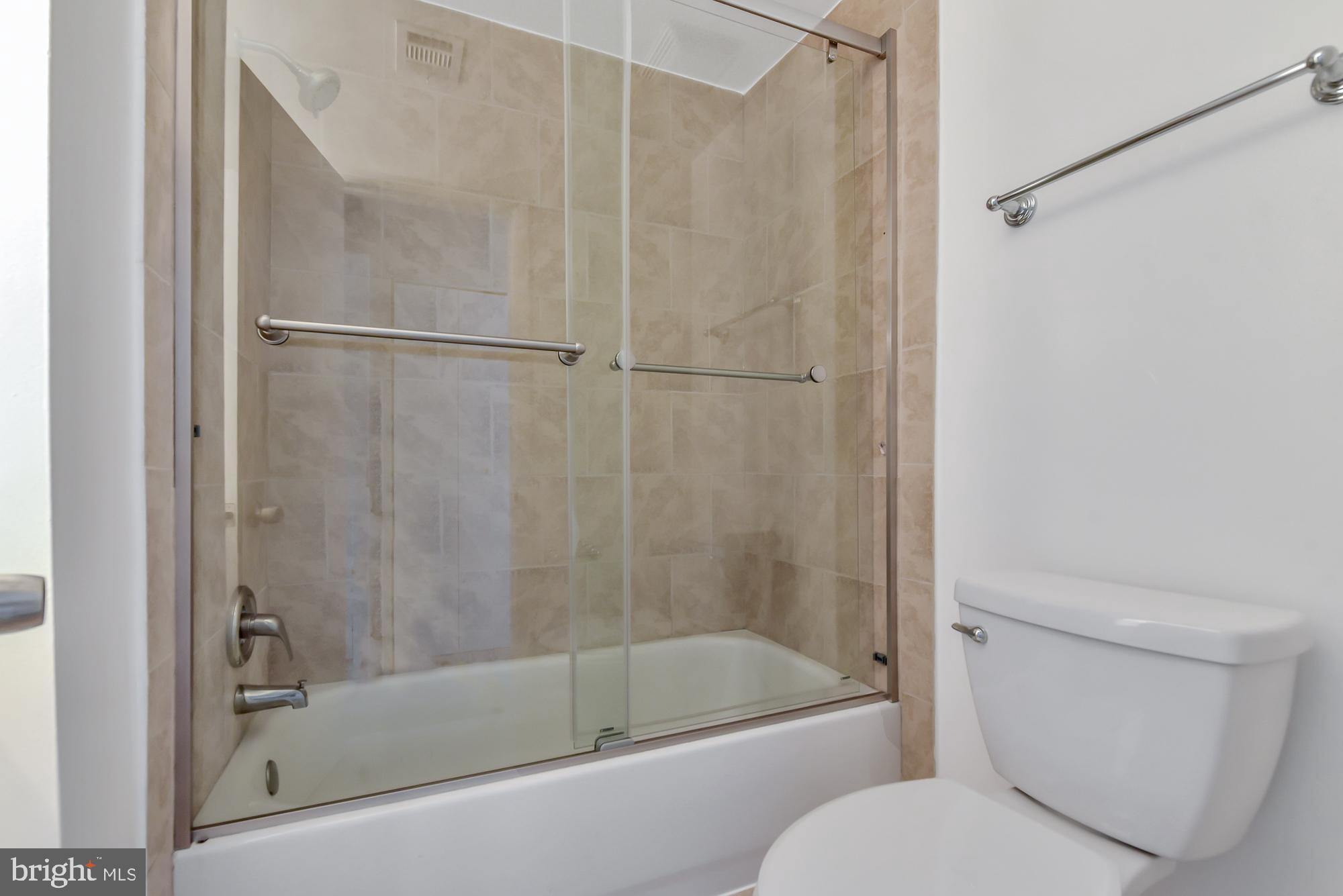 17472 Hoskinson Road Poolesville, MD 20837 - Photo 30 of 42 Hall bath