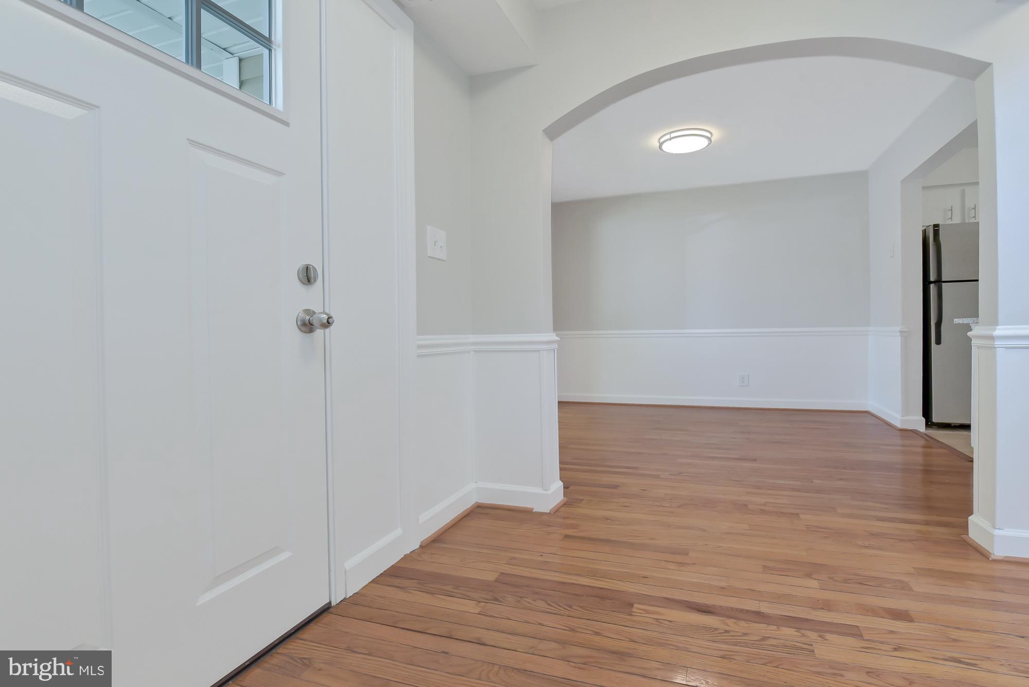 17472 Hoskinson Road Poolesville, MD 20837 - Photo 9 of 42 Hardwoods on main level
