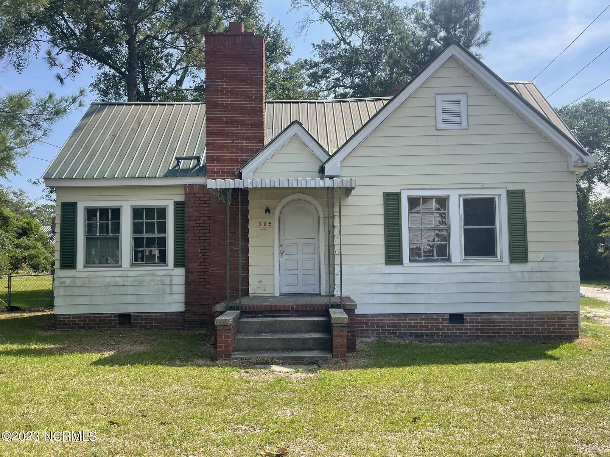 602 Spring Street Hamlet, NC 28345 - Photo 3 of 11 361871673_767606631822780_47117397570189