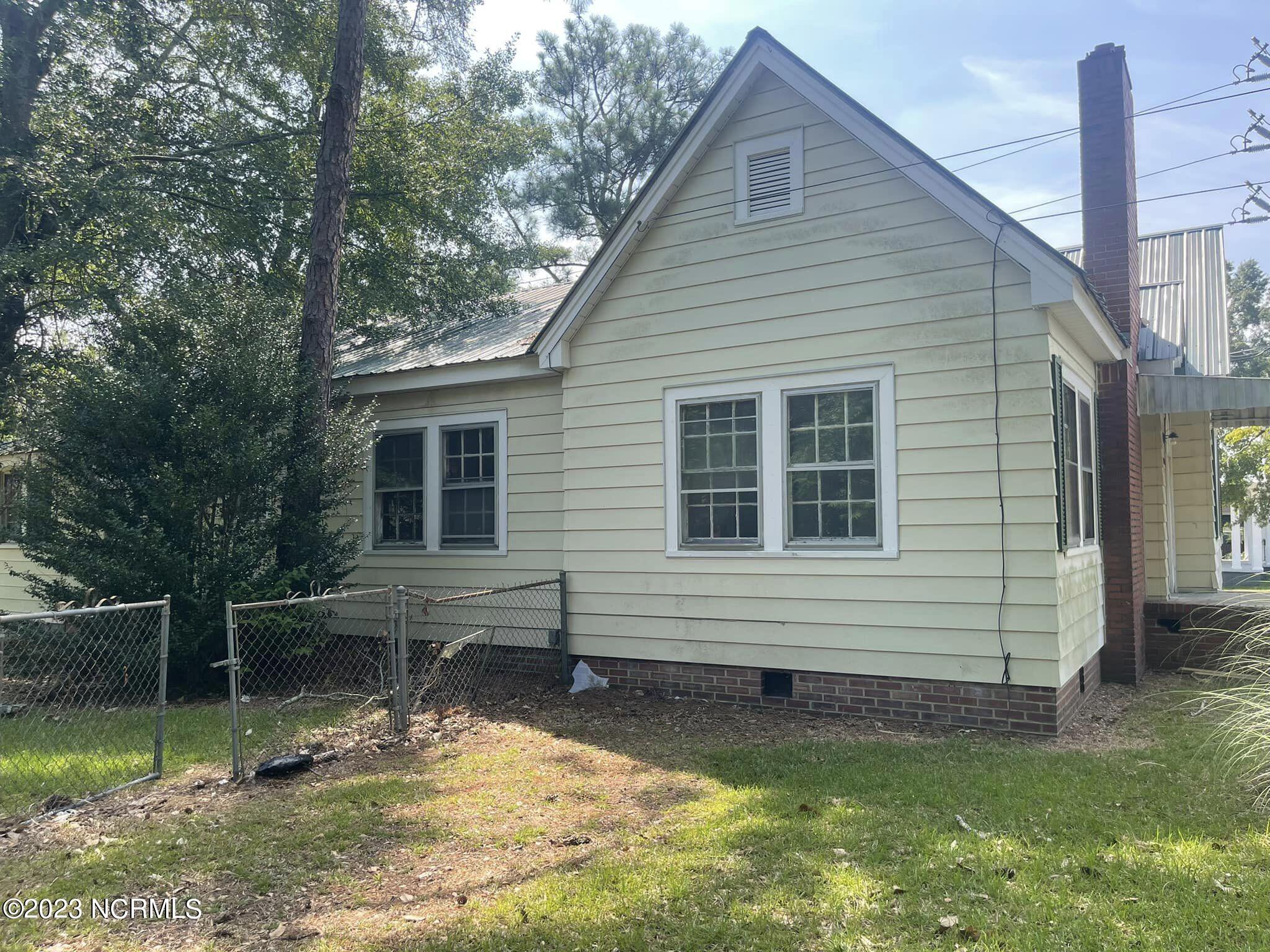 602 Spring Street Hamlet, NC 28345 - Photo 5 of 11 361656260_767606588489451_86050949013881