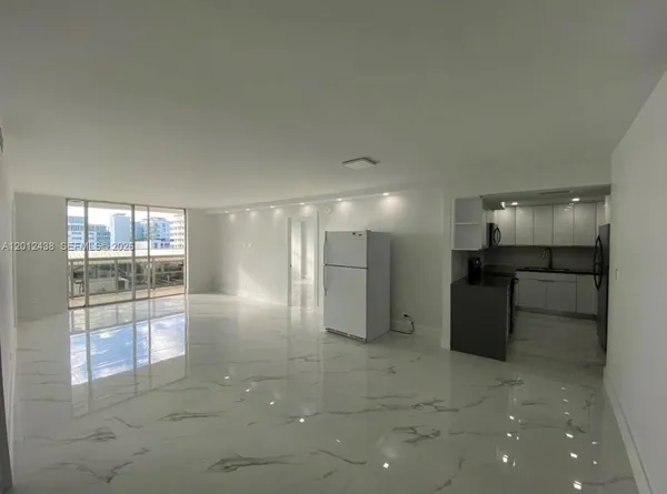 $4,100 | 6039 Collins Avenue, Unit 1033, Miami Beach, FL 33140