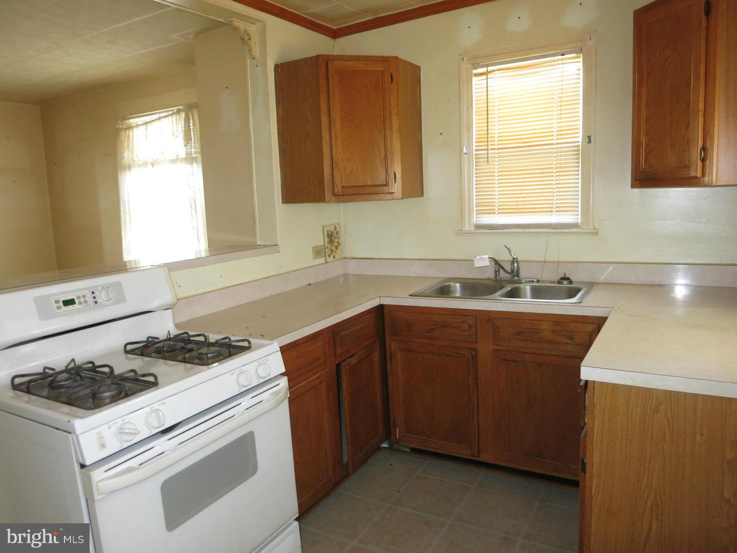 1828 Portship Road Baltimore, MD 21222 - Photo 5 of 8 Kitchen