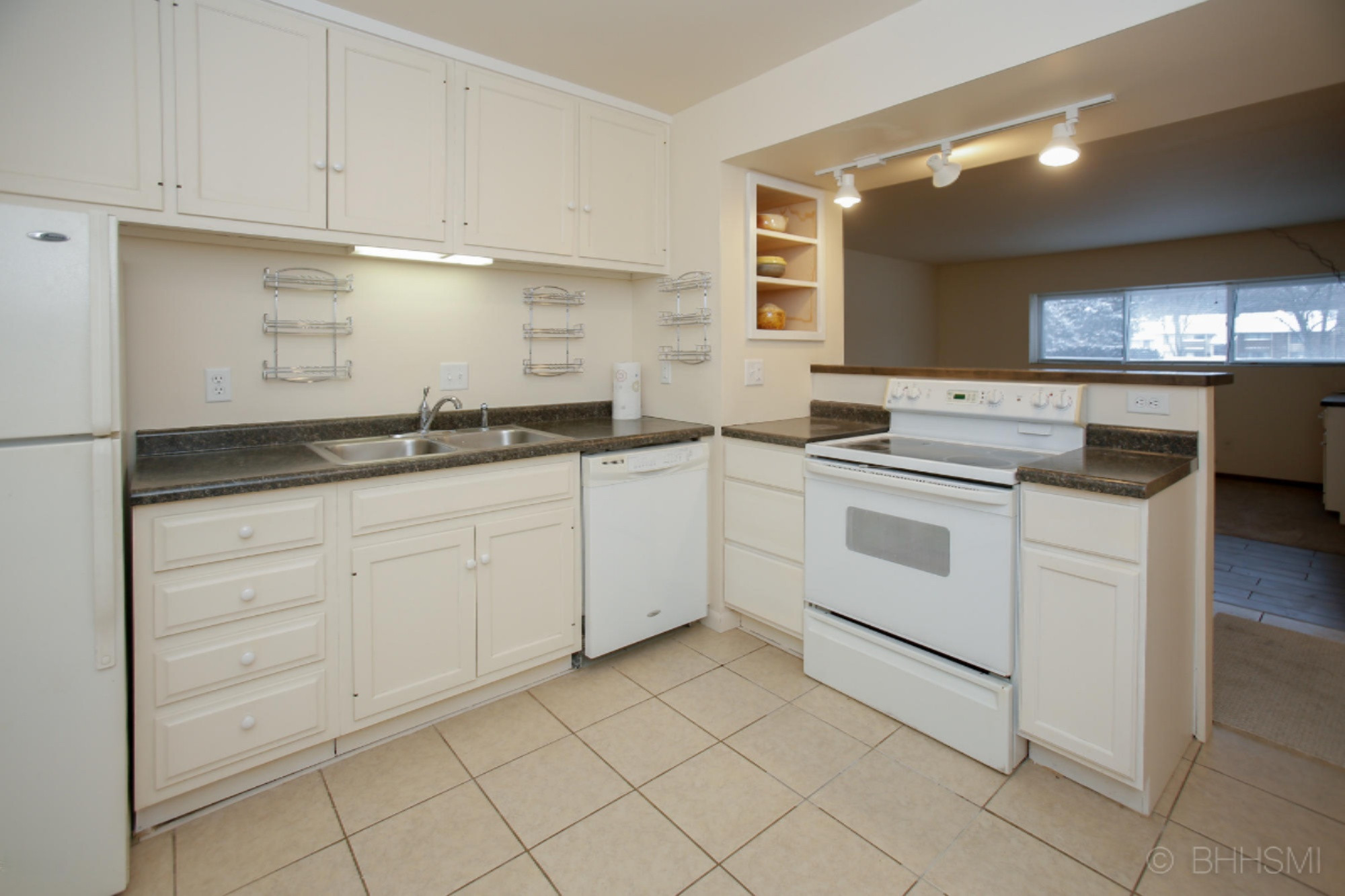 722 West Kilgore Road Kalamazoo, MI 49008 - Photo 6 of 15 722 w kilgore rd #103-104