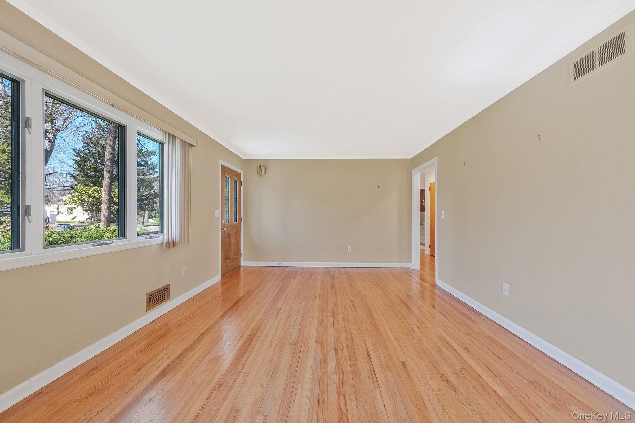 223 Connetquot Road Bayport, NY 11705 - Photo 12 of 28