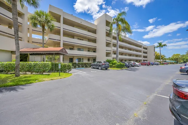 $1,500 | 3154 Via Poinciana, Unit 306, Lake Worth, FL 33467