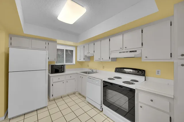 $1,500 | 3154 Via Poinciana, Unit 306, Lake Worth, FL 33467