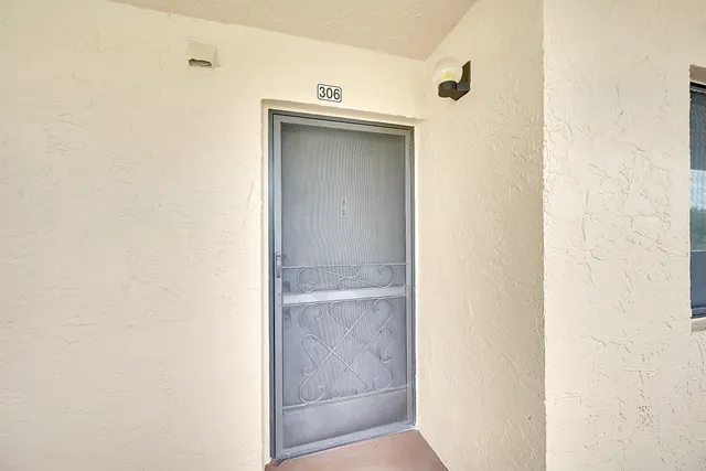 $1,500 | 3154 Via Poinciana, Unit 306, Lake Worth, FL 33467