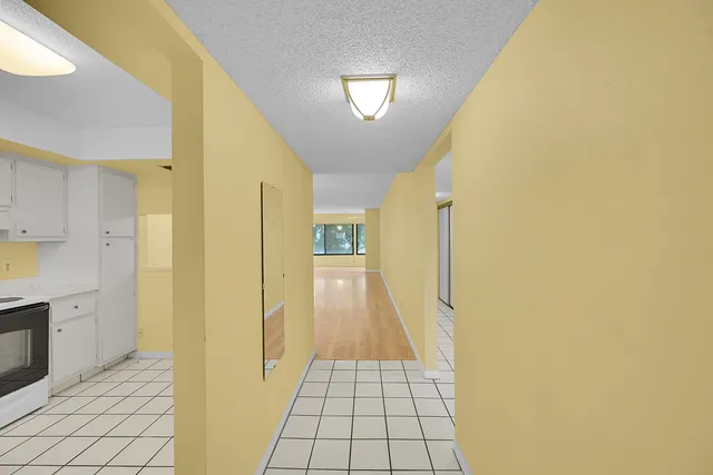 $1,500 | 3154 Via Poinciana, Unit 306, Lake Worth, FL 33467