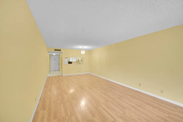 $1,500 | 3154 Via Poinciana, Unit 306, Lake Worth, FL 33467