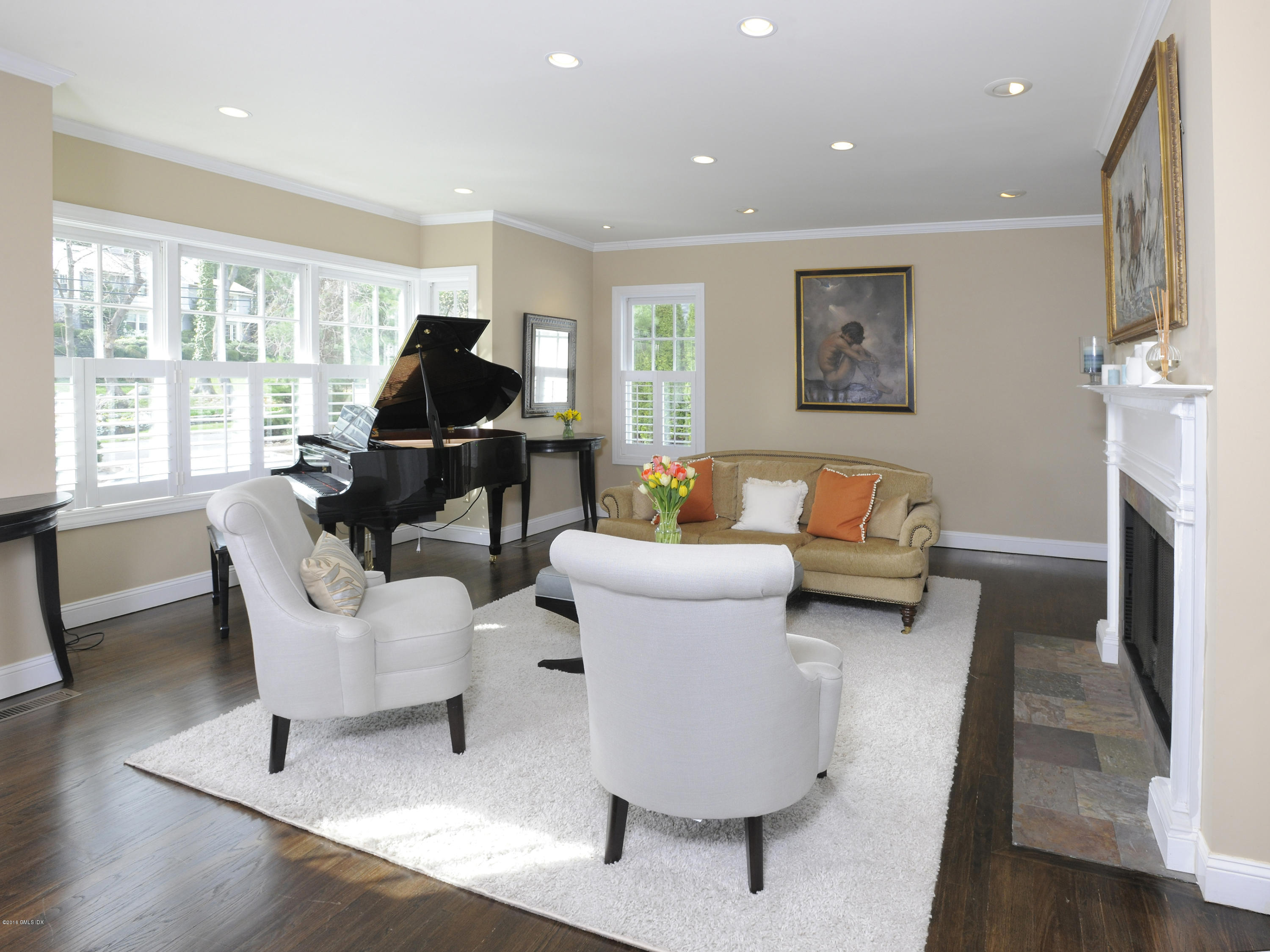 23 Willowmere Avenue Riverside, CT 06878 - Photo 6 of 21 a living room with furniture and a window