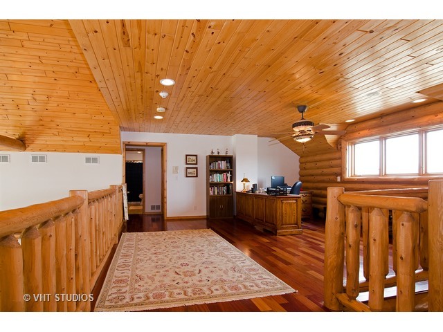 11411 Armory Road Hebron, IL 60034 - Photo 11 of 22 a view of a living room and kitchen