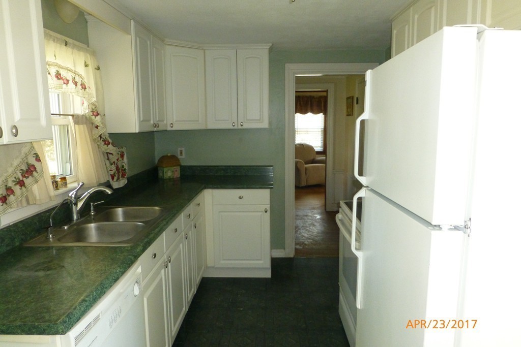 16 Stark Road Worcester, MA 01602 - Photo 6 of 25 Gallery Image 6