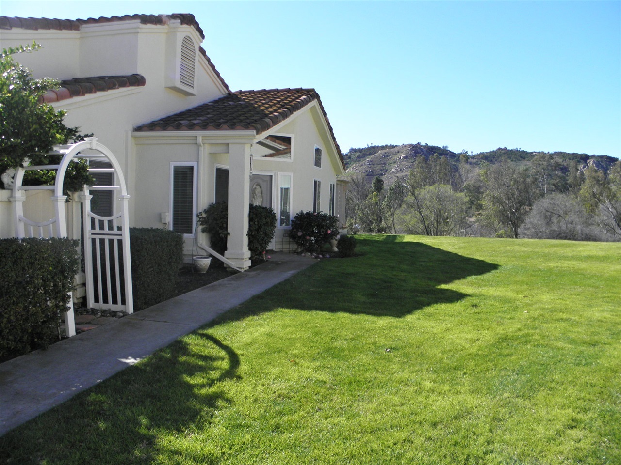 8965 Circle R View Lane Escondido, CA 92026 - Photo 2 of 25