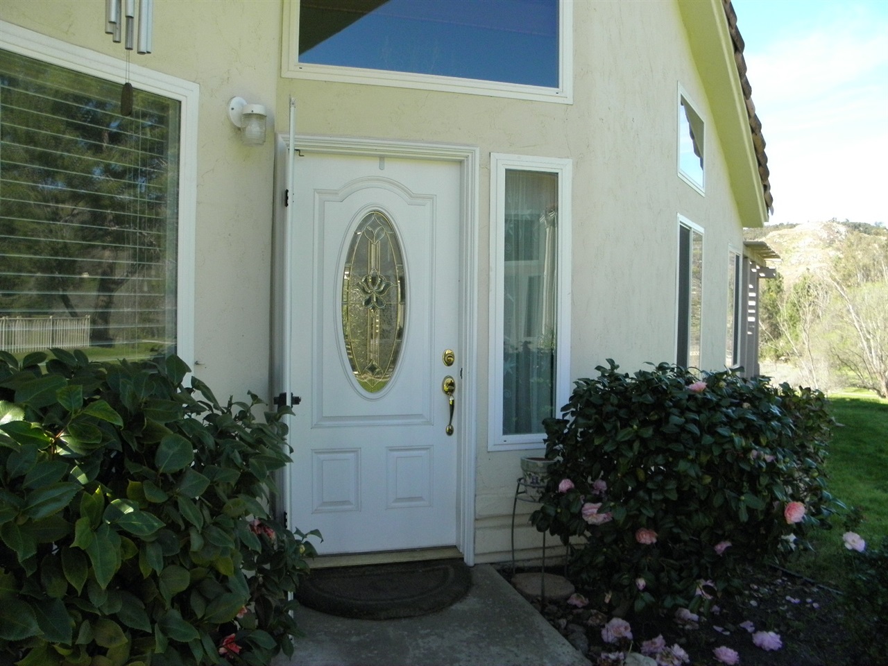 8965 Circle R View Lane Escondido, CA 92026 - Photo 3 of 25