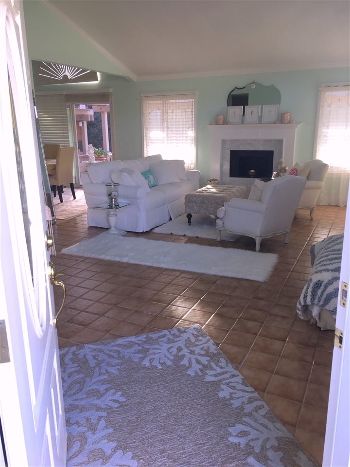 8965 Circle R View Lane Escondido, CA 92026 - Photo 6 of 25 Living Room when occupied.