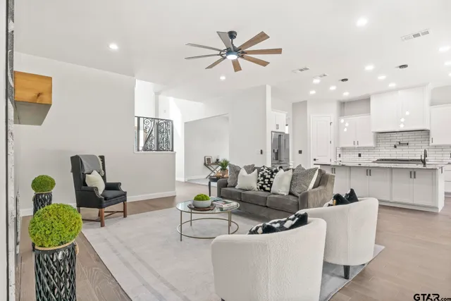 $759,000 | 1013 County Road 4420, Mount Pleasant, TX 75455