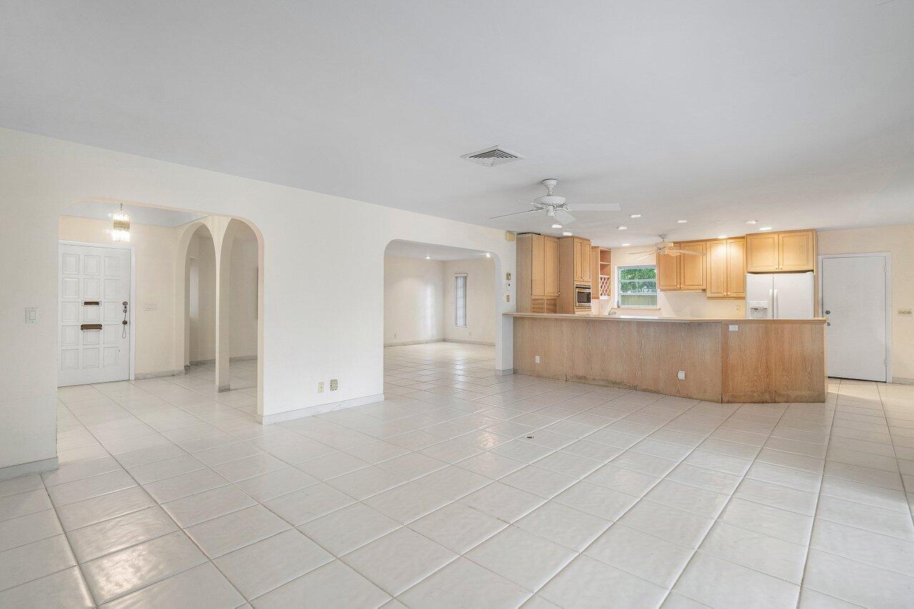 1060 Spanish River Road Boca Raton, FL 33432 - Photo 17 of 37 010-1060SpanishRiverRoad-BocaRaton-FL-33