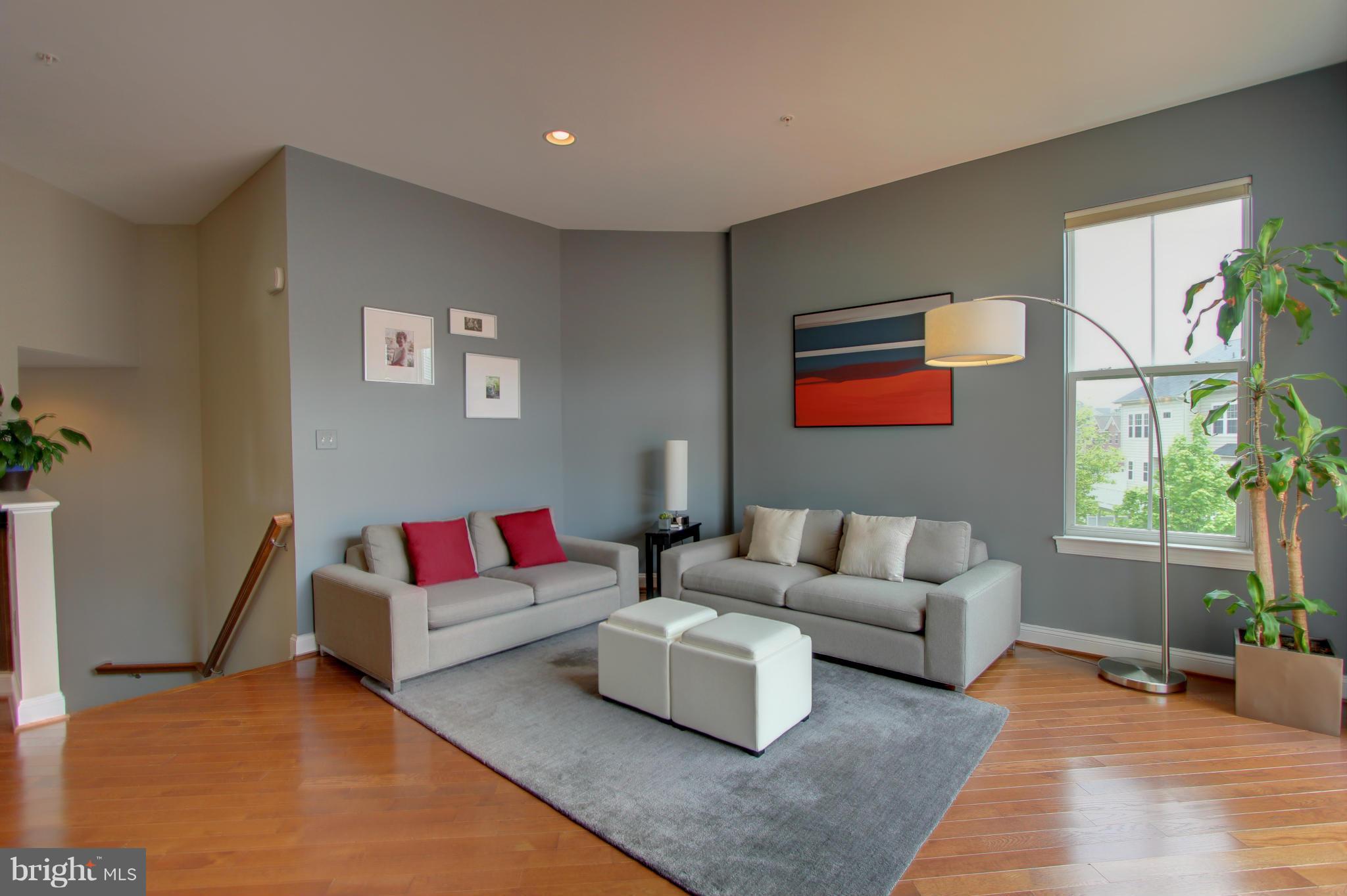 9817 Garden Ranges Laurel, MD 20723 - Photo 4 of 30 Living Room