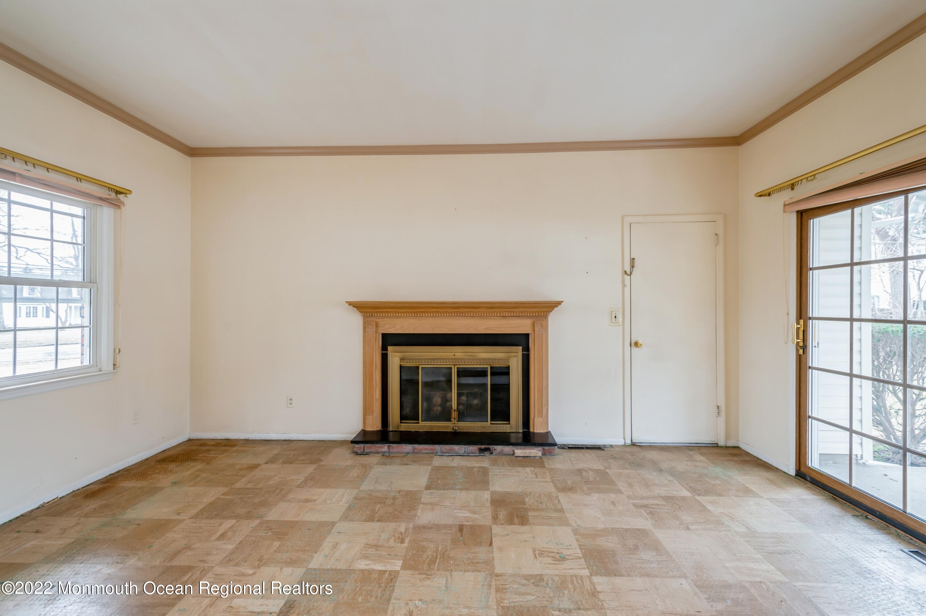 943 Middletown-Lincroft Road, Unit R Middletown, NJ 07748 - Photo 13 of 25 13_943MiddletownLincroftRd_3_FamilyRoom_