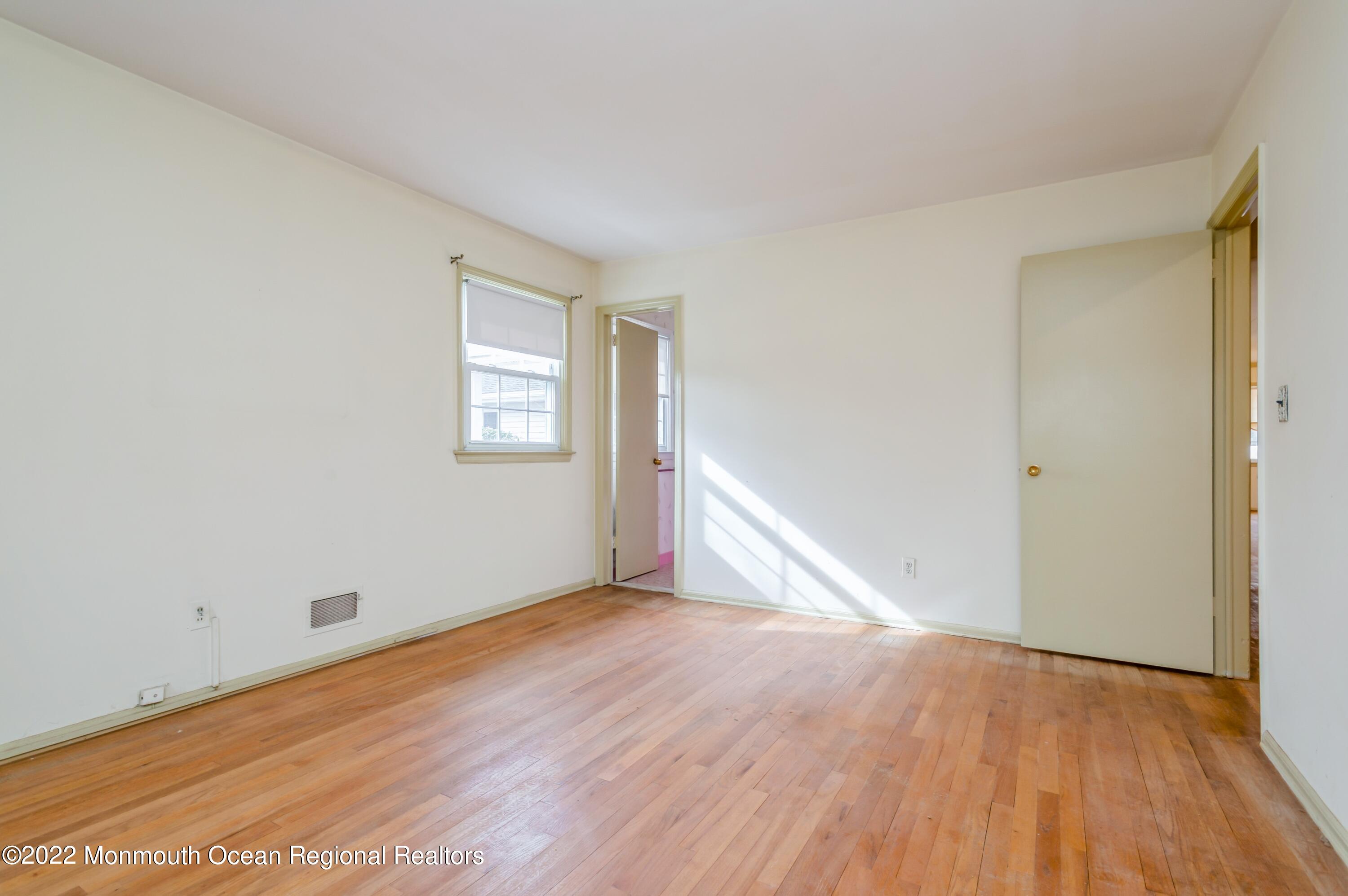 943 Middletown-Lincroft Road, Unit R Middletown, NJ 07748 - Photo 18 of 25 18_943MiddletownLincroftRd_178001_Primar