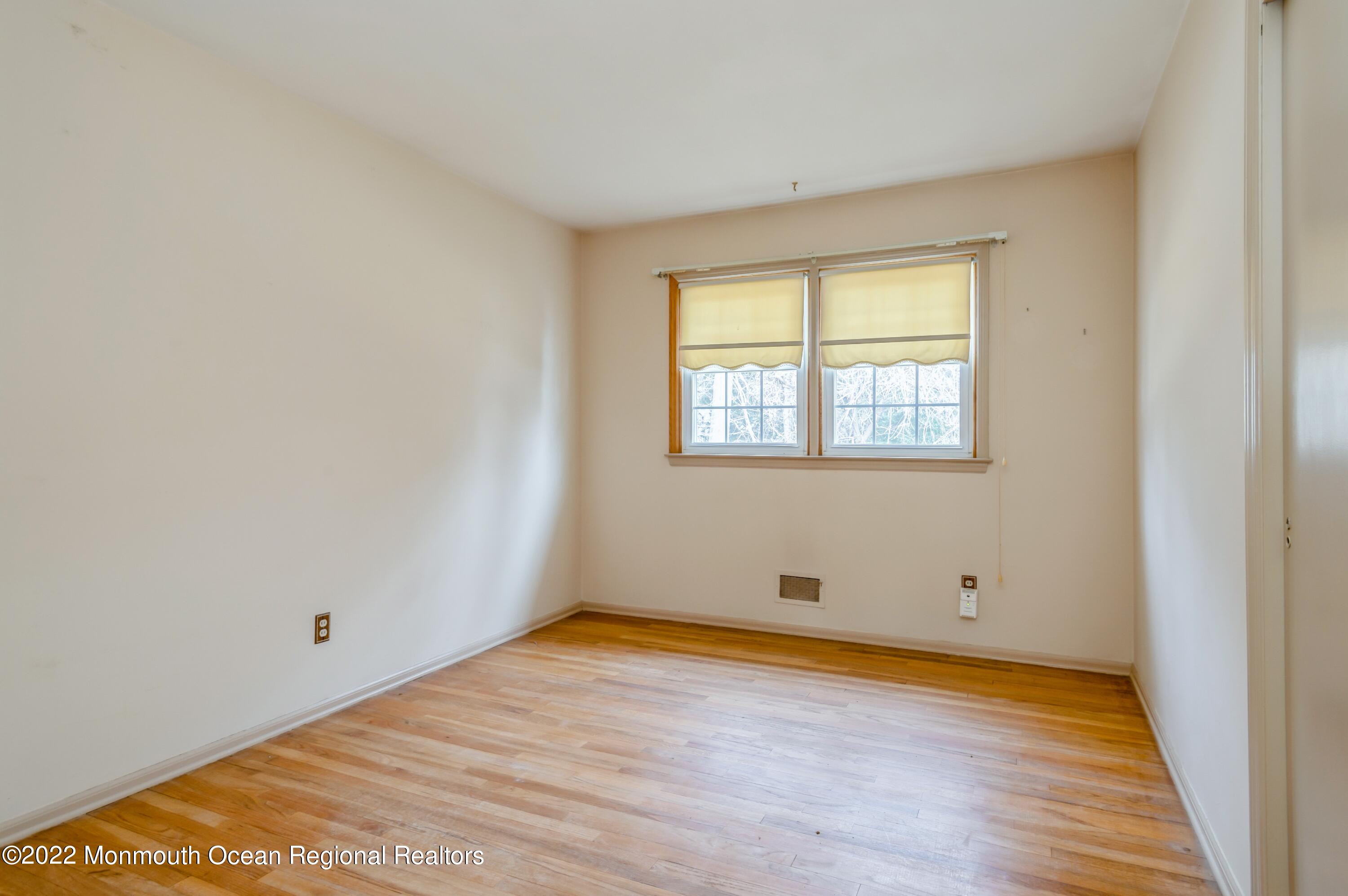 943 Middletown-Lincroft Road, Unit R Middletown, NJ 07748 - Photo 21 of 25 21_943MiddletownLincroftRd_153_2ndBedroo