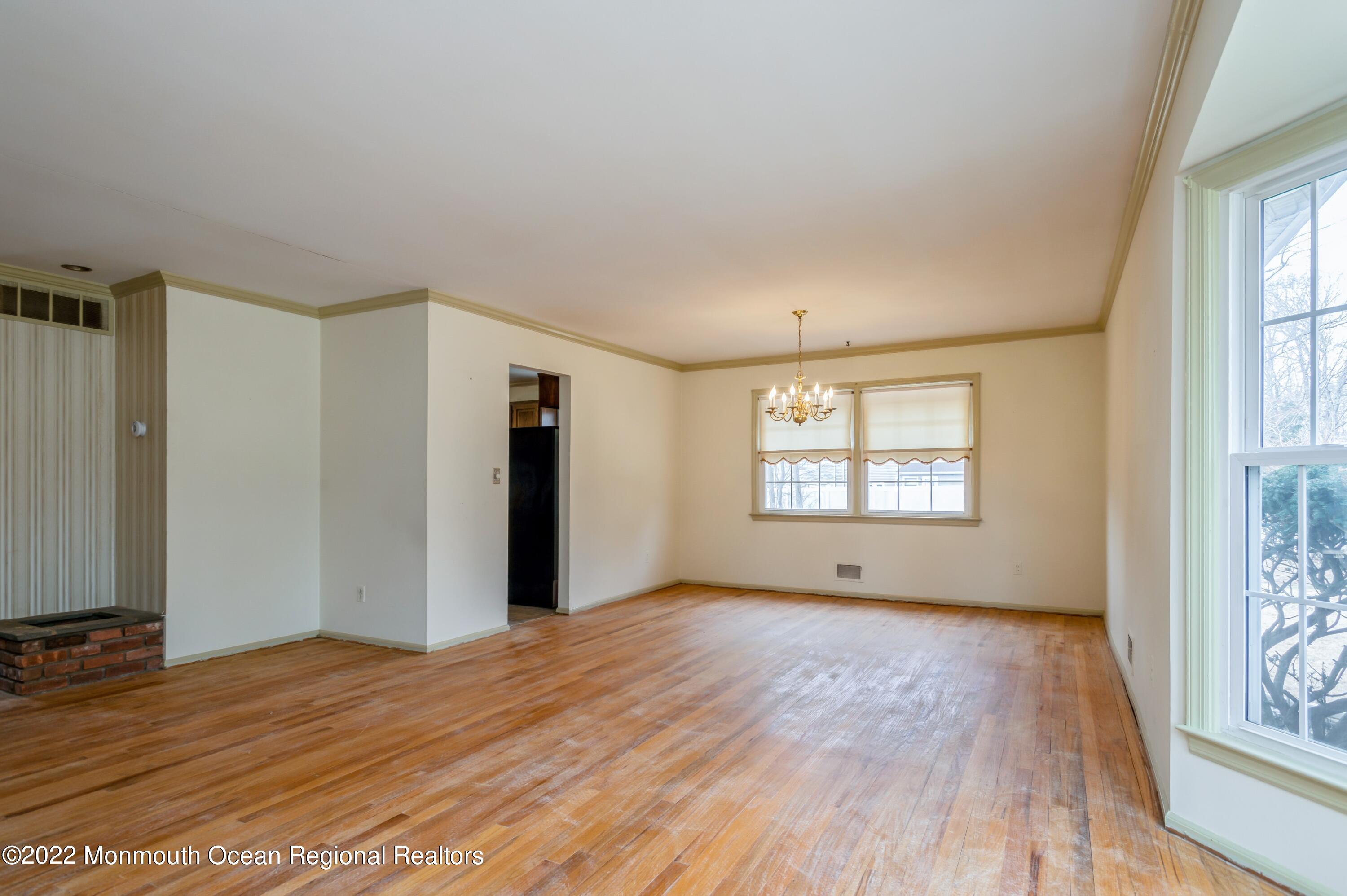 943 Middletown-Lincroft Road, Unit R Middletown, NJ 07748 - Photo 6 of 25 05_943MiddletownLincroftRd_165_LivingRoo
