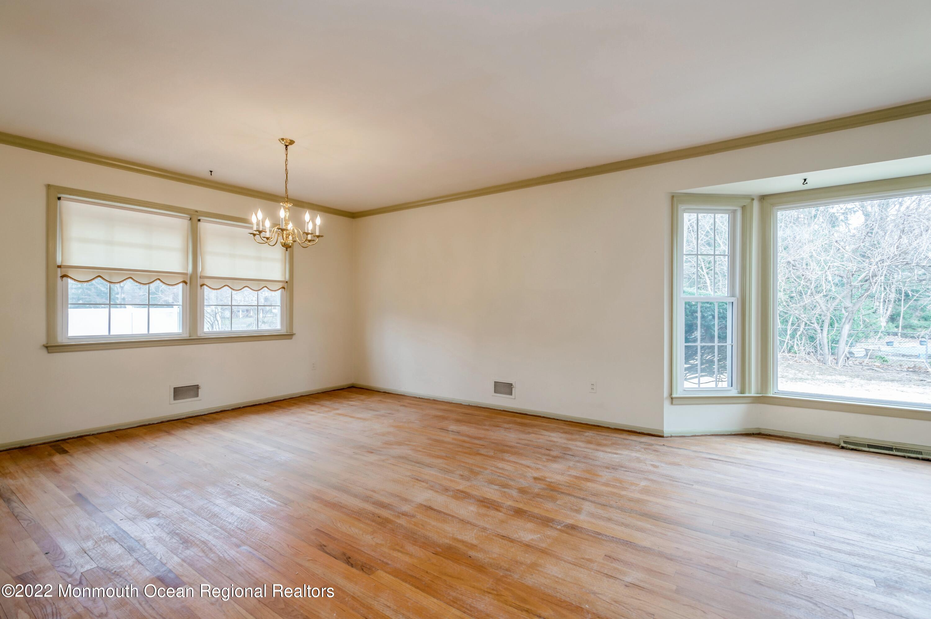 943 Middletown-Lincroft Road, Unit R Middletown, NJ 07748 - Photo 7 of 25 11_943MiddletownLincroftRd_2_DiningRoom_