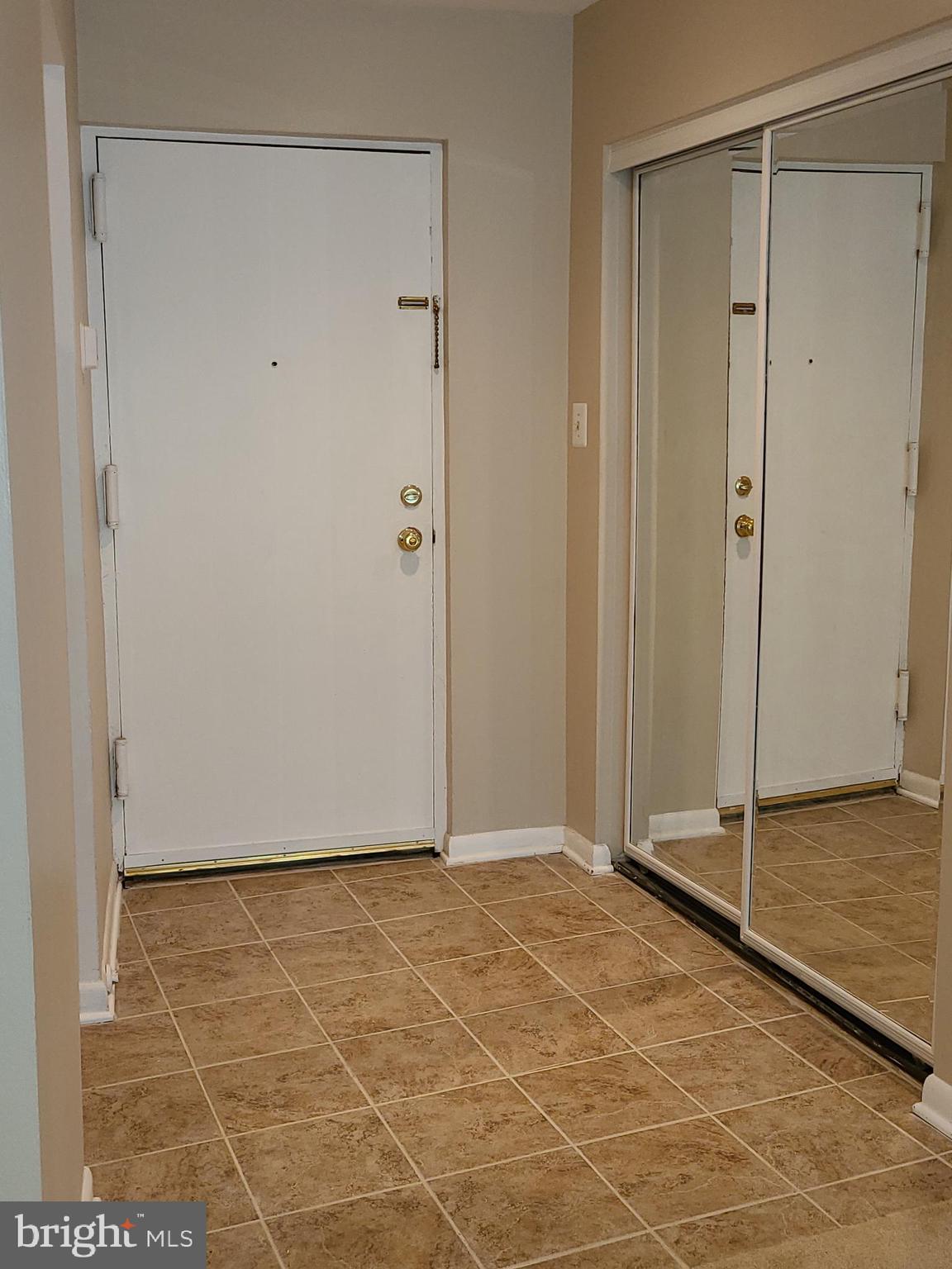 5802 Royal Ridge Drive Springfield, VA 22152 - Photo 3 of 25