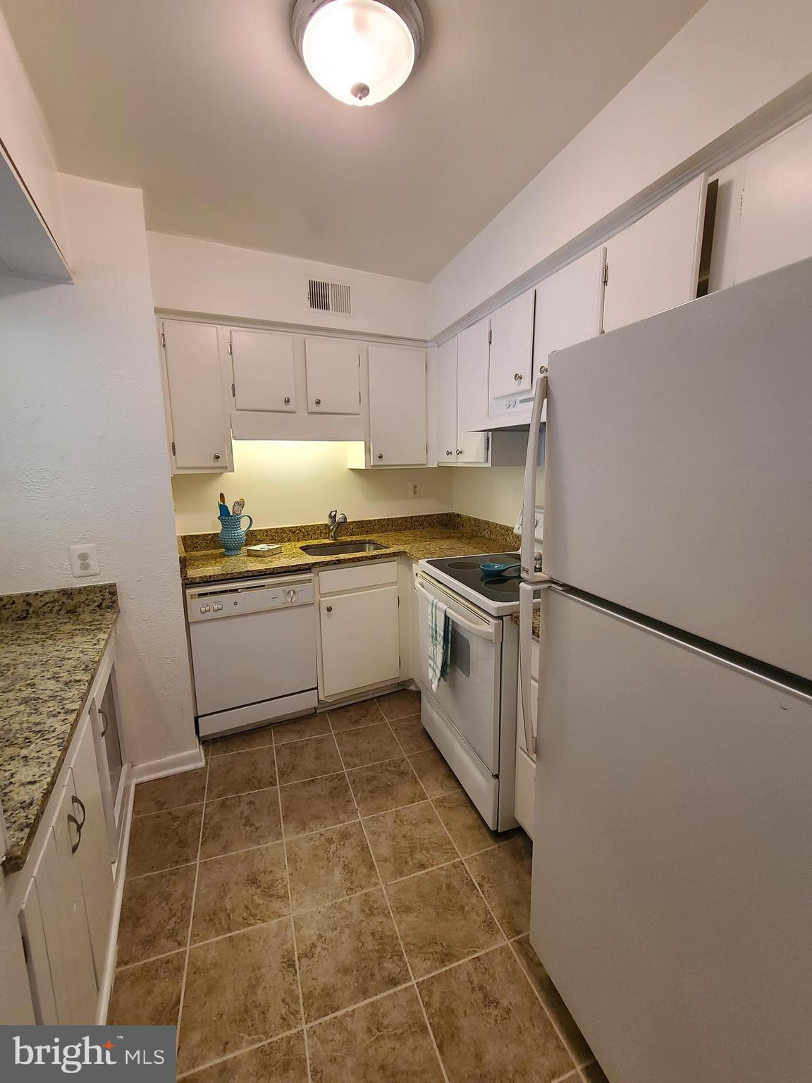 5802 Royal Ridge Drive Springfield, VA 22152 - Photo 5 of 25