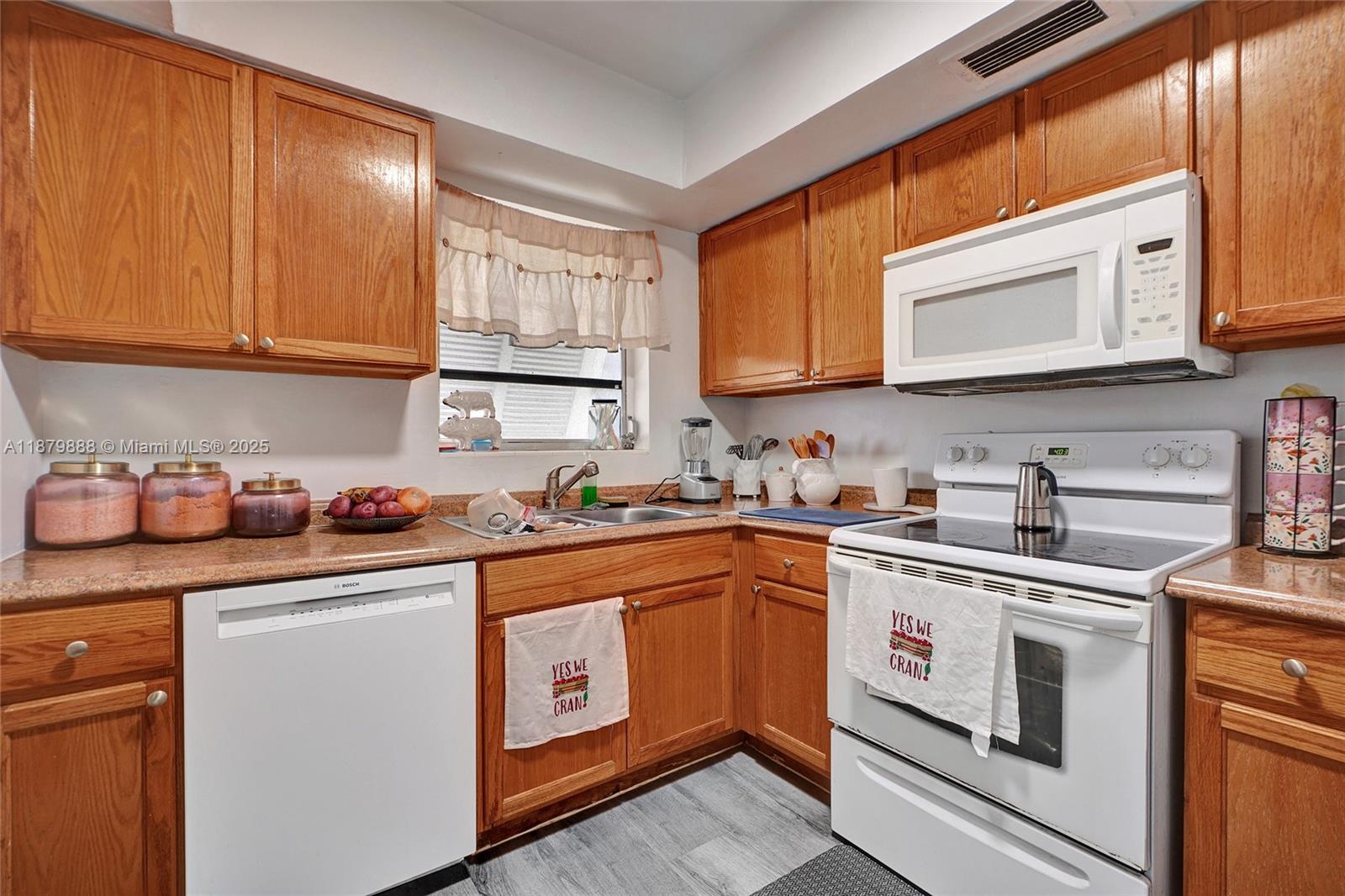 7610 Southwest 82nd Street, Unit J207 Miami, FL 33143 - Photo 17 of 22