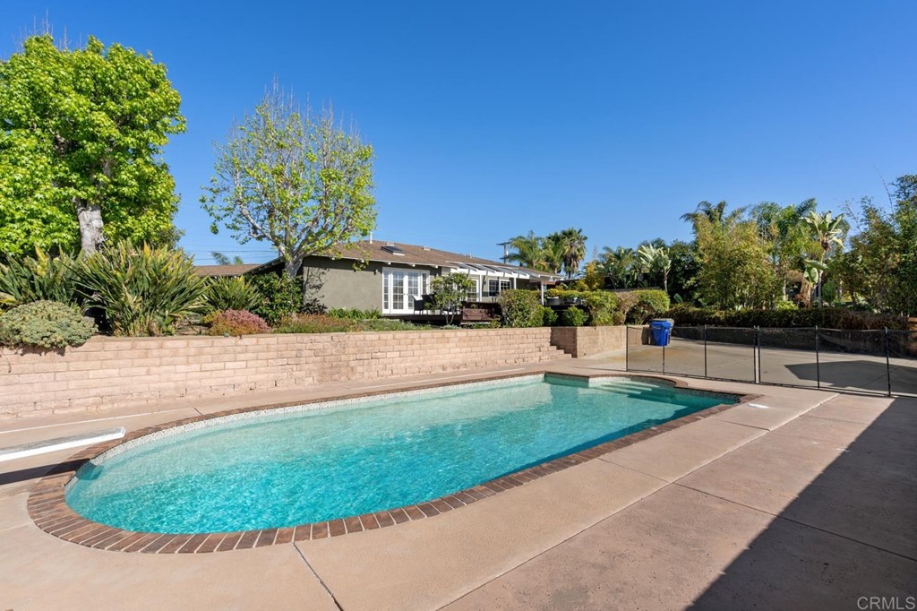 1754 Crest Drive Encinitas, CA 92024 - Photo 31 of 43 a view of a backyard