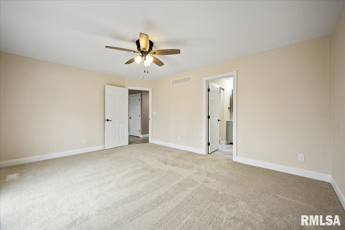 914 South Johanson Road Peoria, IL 61607 - Photo 13 of 32