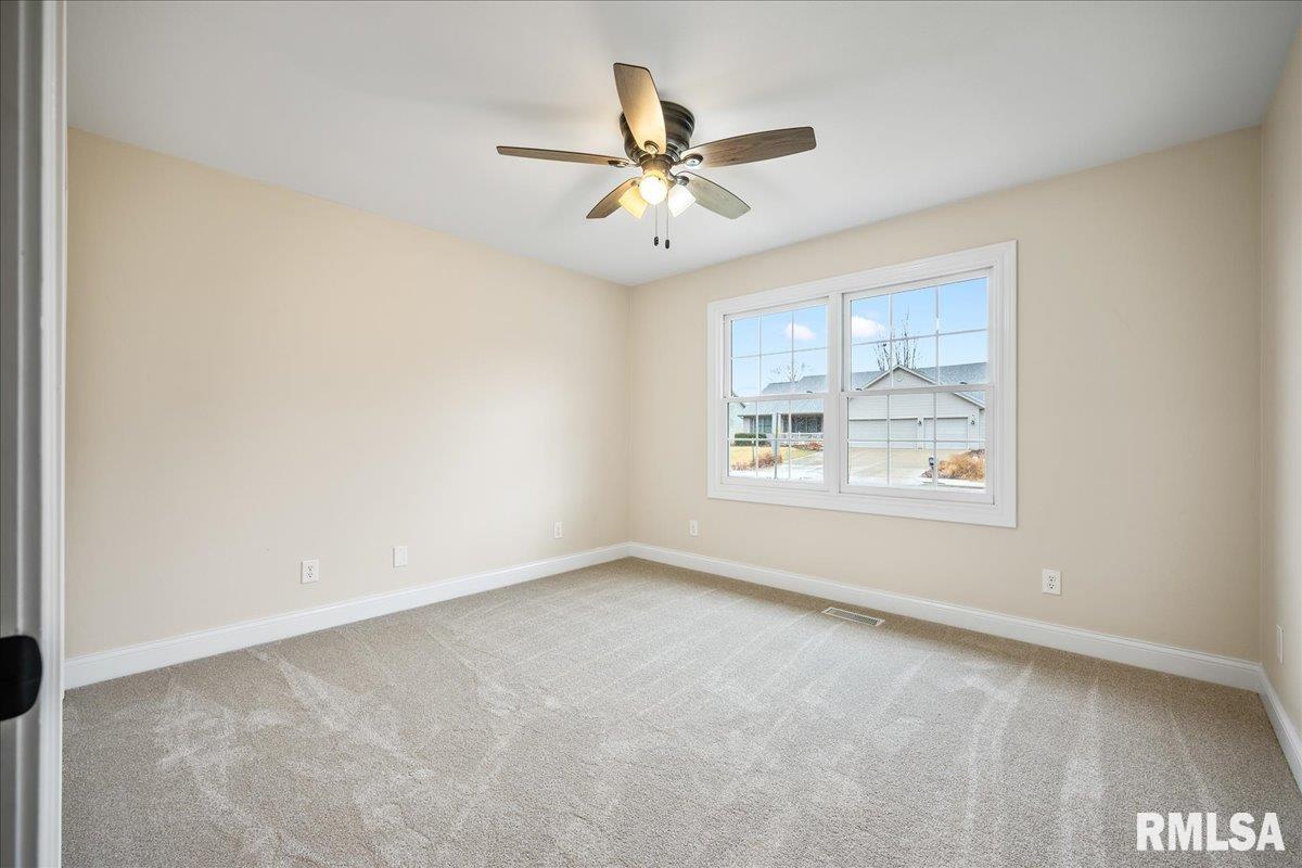 914 South Johanson Road Peoria, IL 61607 - Photo 16 of 32